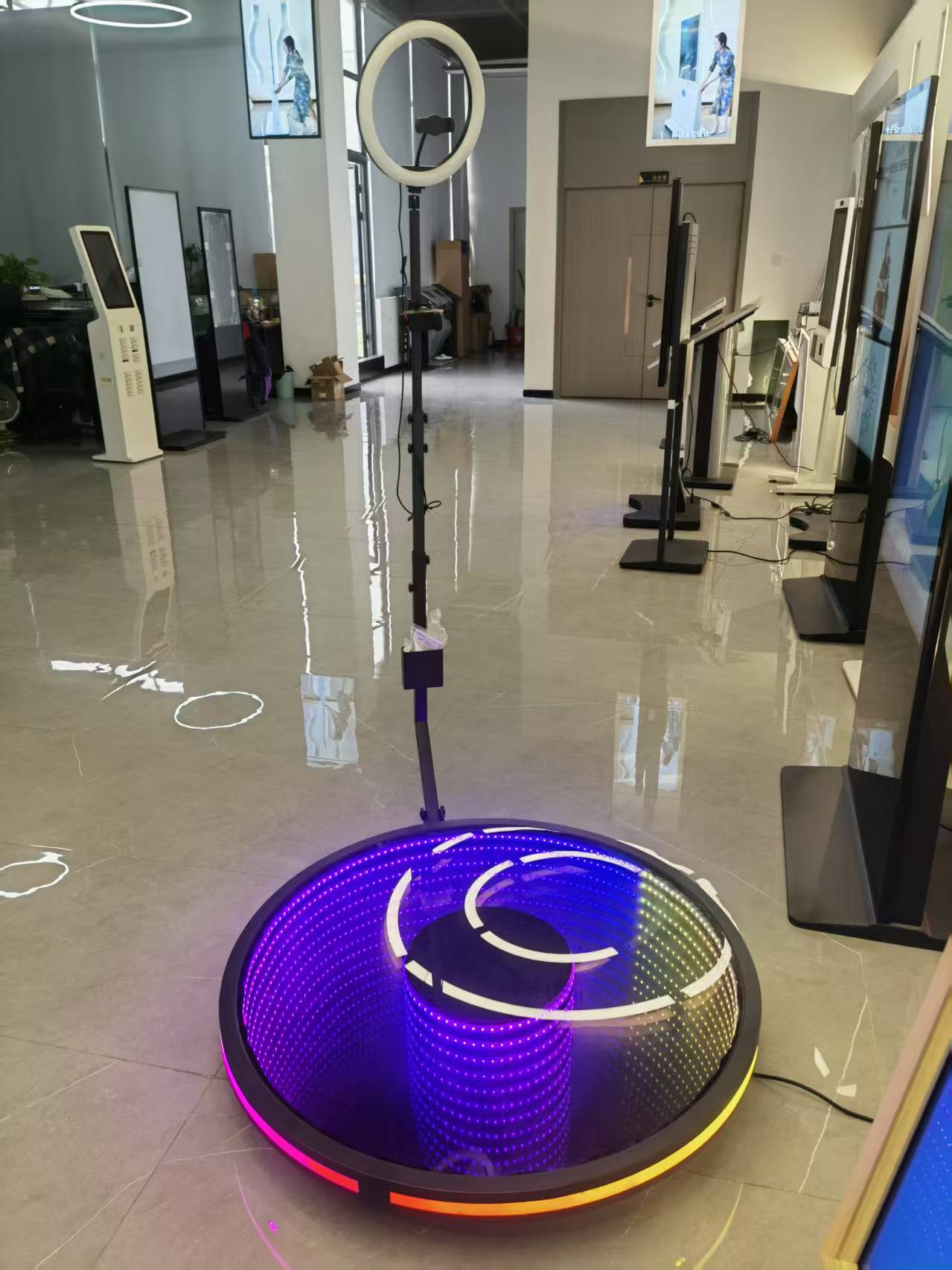 మిర్రర్ LCD డిస్‌ప్లే డిజిటల్ సంకేతాలు మరియు పరస్పర చర్యను ఎలా మెరుగుపరుస్తుంది?